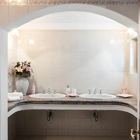 Apartment Glicine -historic Mediterranean Villa-