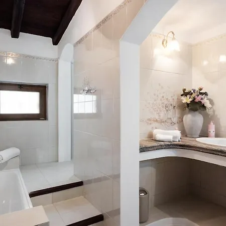 Glicine -historic Mediterranean Villa- Apartment